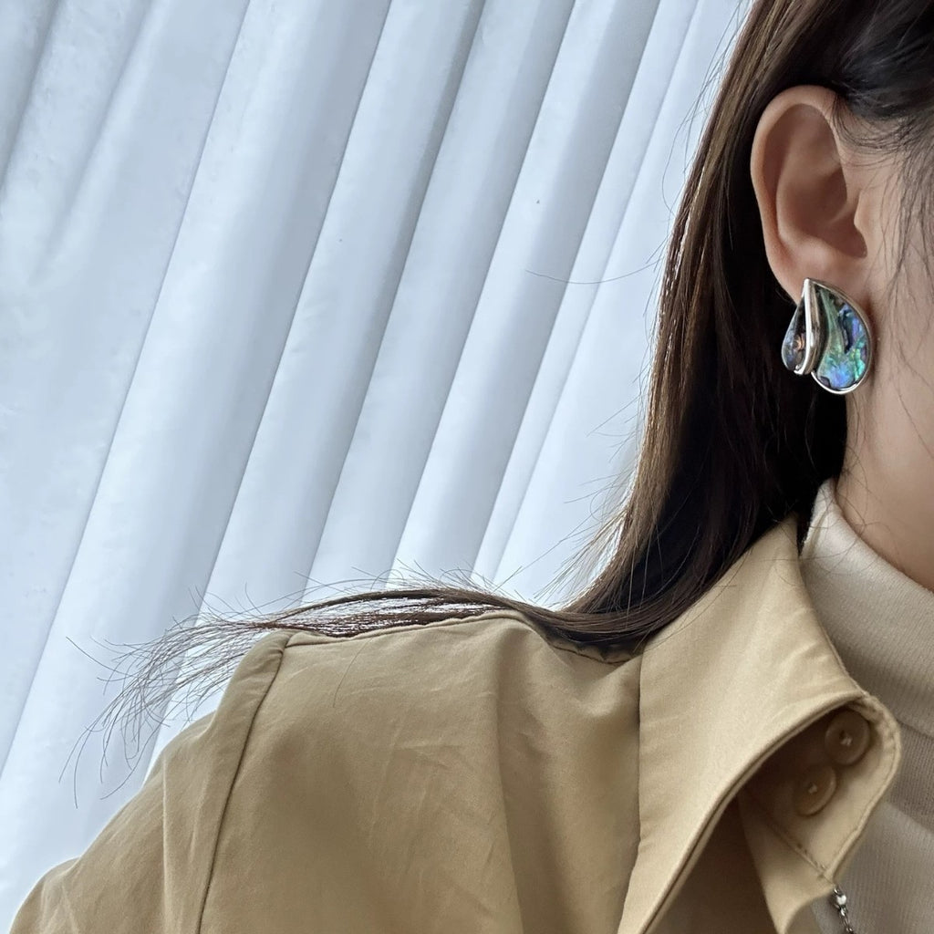 Earrings: iridescent black mother-of-pearl teardrops in a heart shape, fourth view