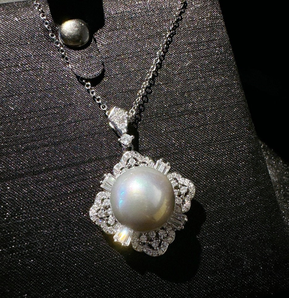 Necklace: grey 14mm cultured Tahitian pearl in a flower-shaped halo, fifth view