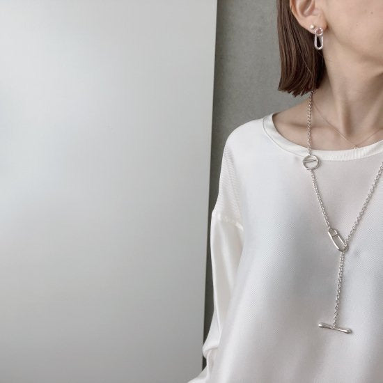 Necklace: long polished chain with two oval links and a T-bar toggle, second view